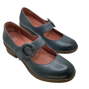 Dansko Mary Jane shoes dark blue size 8.5-9 shoe runs large, it is a size 9
